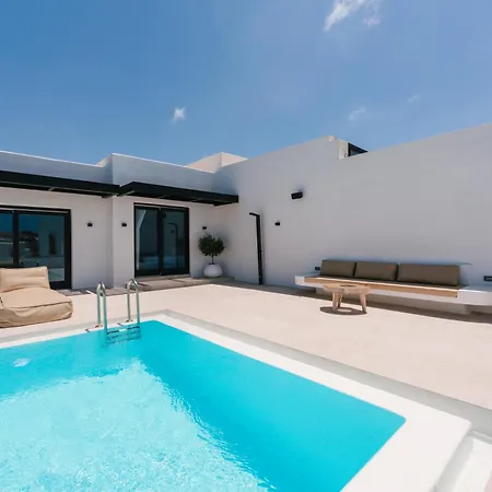 Mykonos Villa, Luxe Escape With Private Pool וילה *