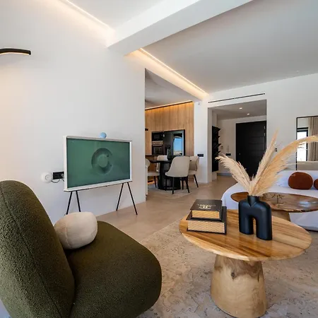 Mykonos Villa, Luxe Escape With Private Pool וילה *